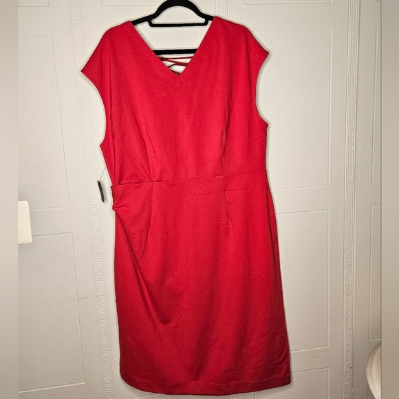 Lane Bryant 6TH & LN Plus Red Knee Length Sheath Dress  V-neck Sleeveless  22 - Picture 2 of 14
